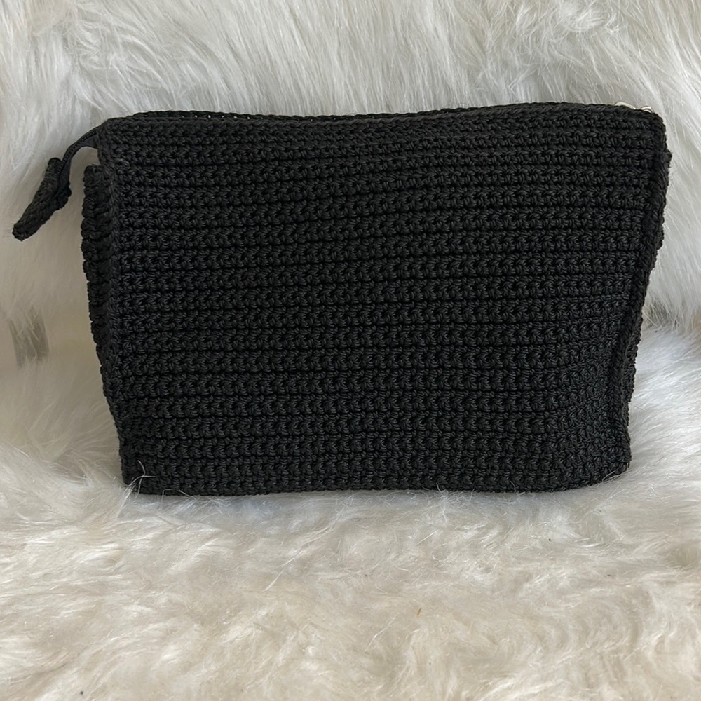 Unbranded, crochet blk pouch excellent in condition